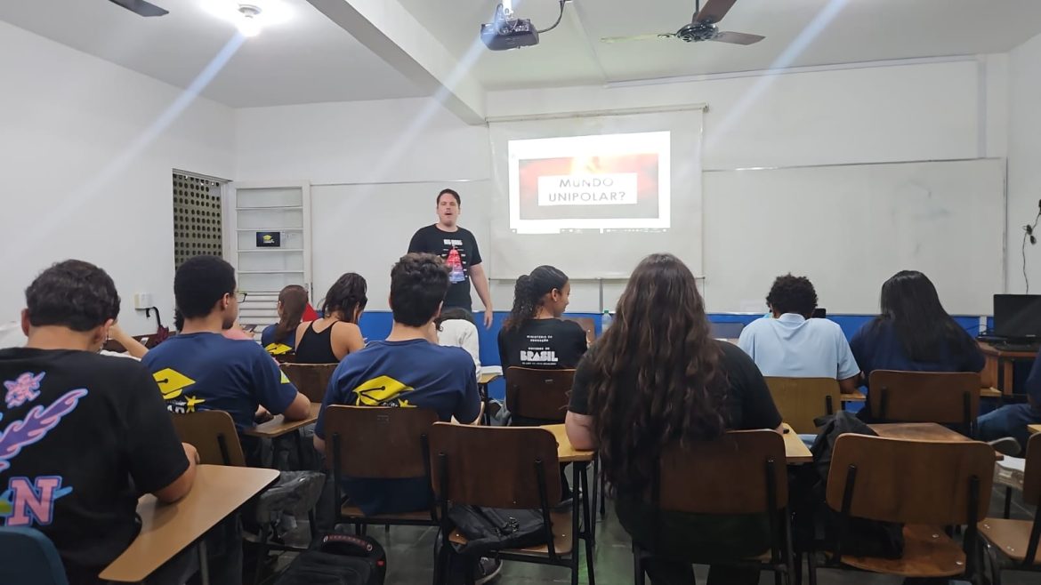 familiares e professores ligados ao pvc do mep encorajam estudantes para o enem divulgação