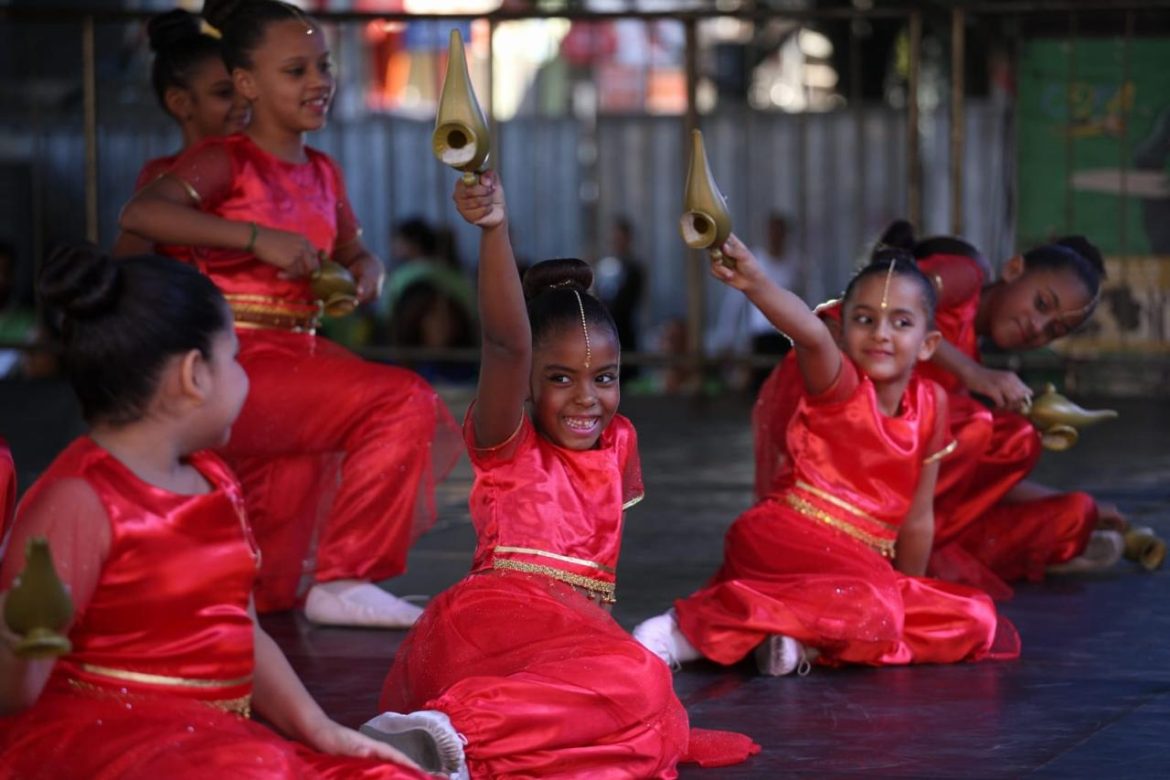 fim de semana com espetáculos gratuitos de dança em volta redonda cris oliveira secom