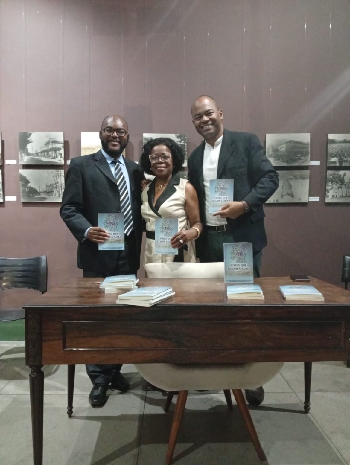 galeria clécio penedo recebe pré lançamento do segundo volume do livro ‘vozes que ecoam a alma’ divulgaÇÃo