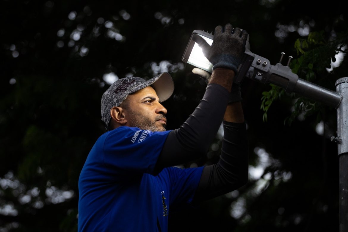 mais de 120 lampadas tricadas cris oliveira secom mais de 120 lampadas tricadas cris oliveira secom