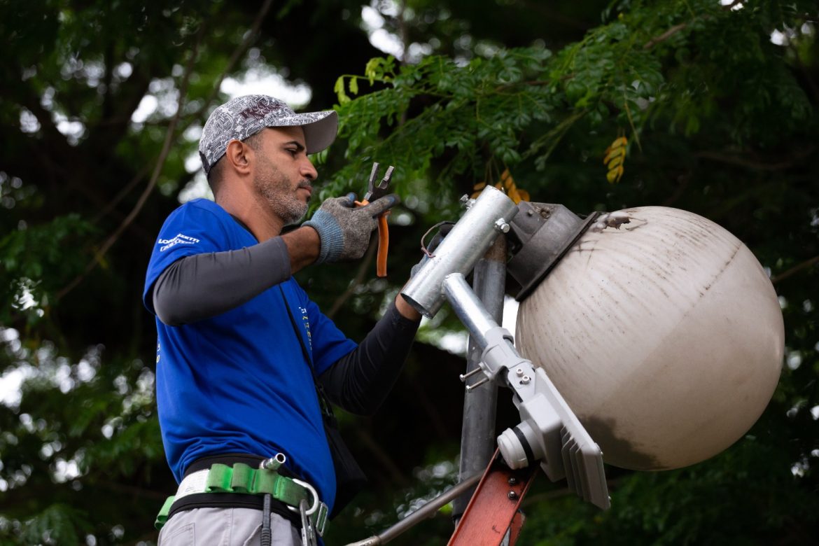 mais de 120 lampadas tricadas cris oliveira secom123 mais de 120 lampadas tricadas cris oliveira secom123