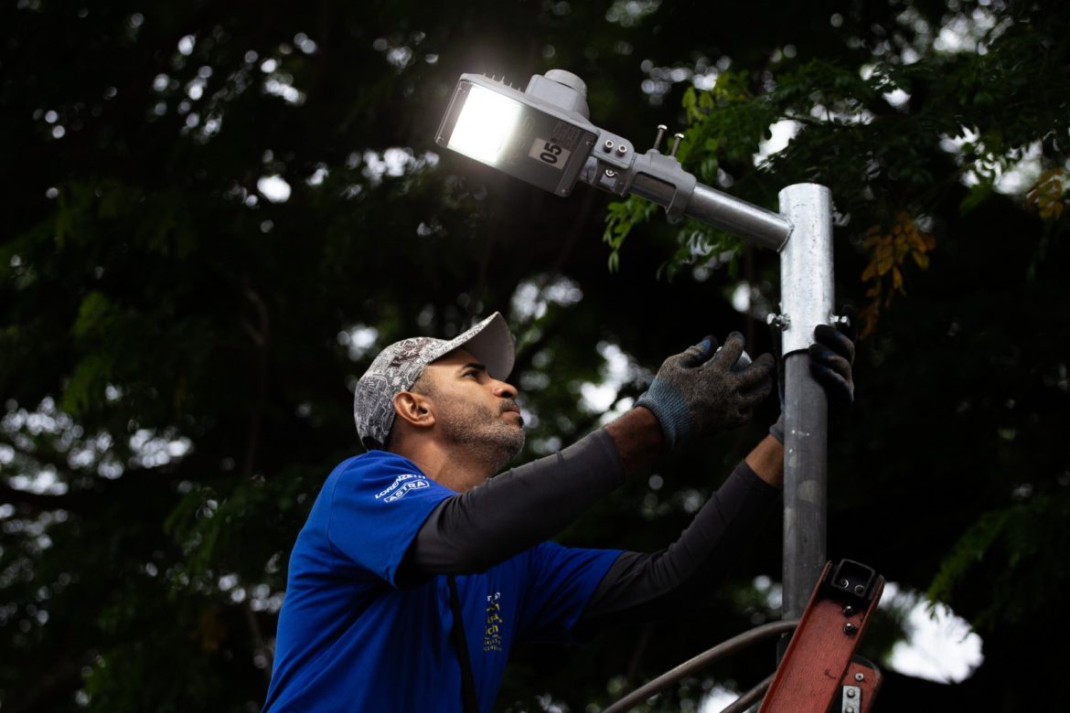 mais de 120 lÂmpadas trocadas cris oliveira secom mais de 120 lÂmpadas trocadas cris oliveira secom