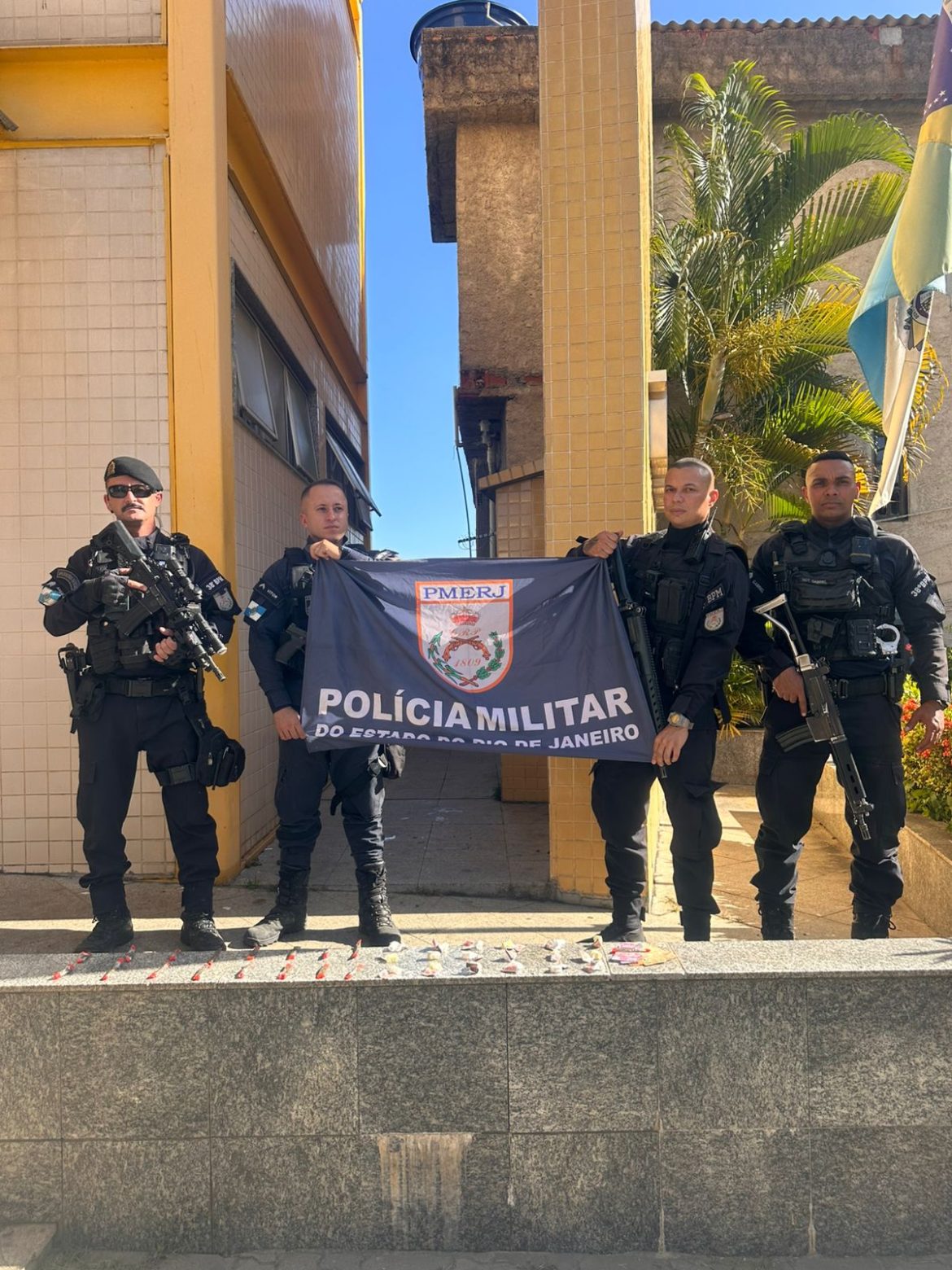 pm detém homem e apreende drogas no alto purys, em três rios divulgaççao