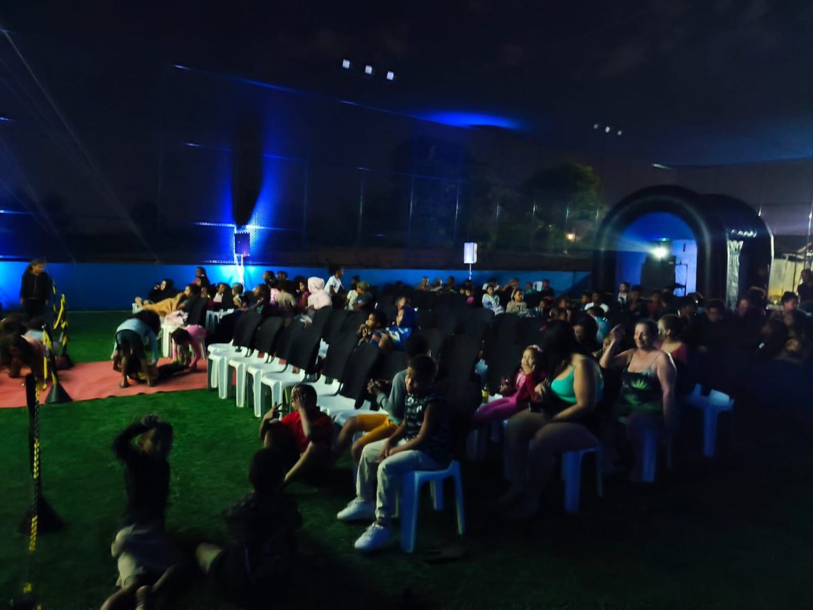 projeto cinema itinerante leva sessões gratuitas aos bairros de barra mansaleandro tavares111 projeto cinema itinerante leva sessões gratuitas aos bairros de barra mansaleandro tavares111