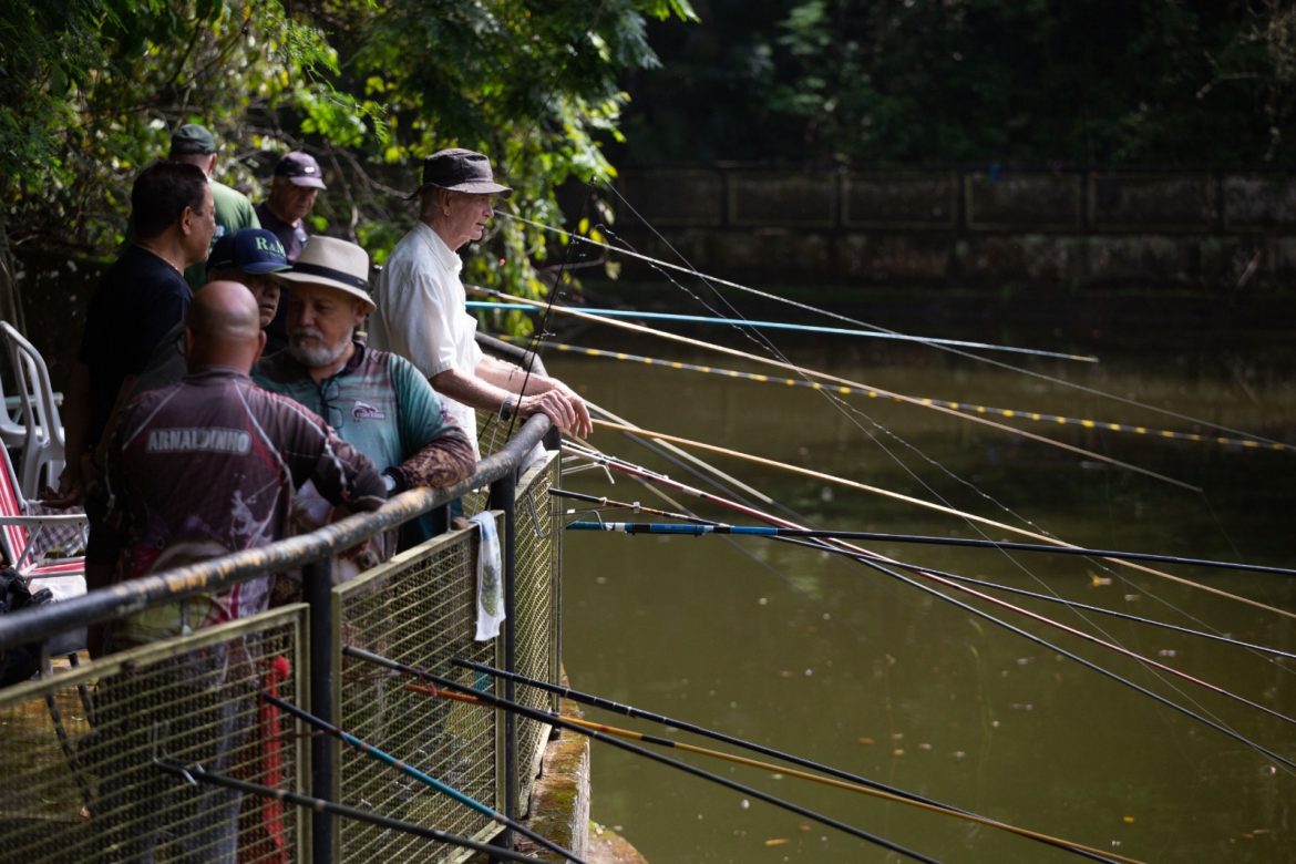 projeto ‘pesque e não pague’ do zoo volta redonda recebe reforço de mais 200 quilos de tilápia cris oliveira secom14