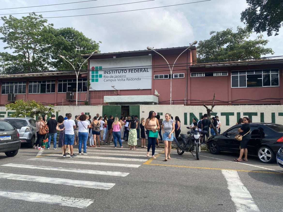 prova do ifrj mobilizou famílias e estudantes no domingo e gerou momentos de tensão divulgaççao 1