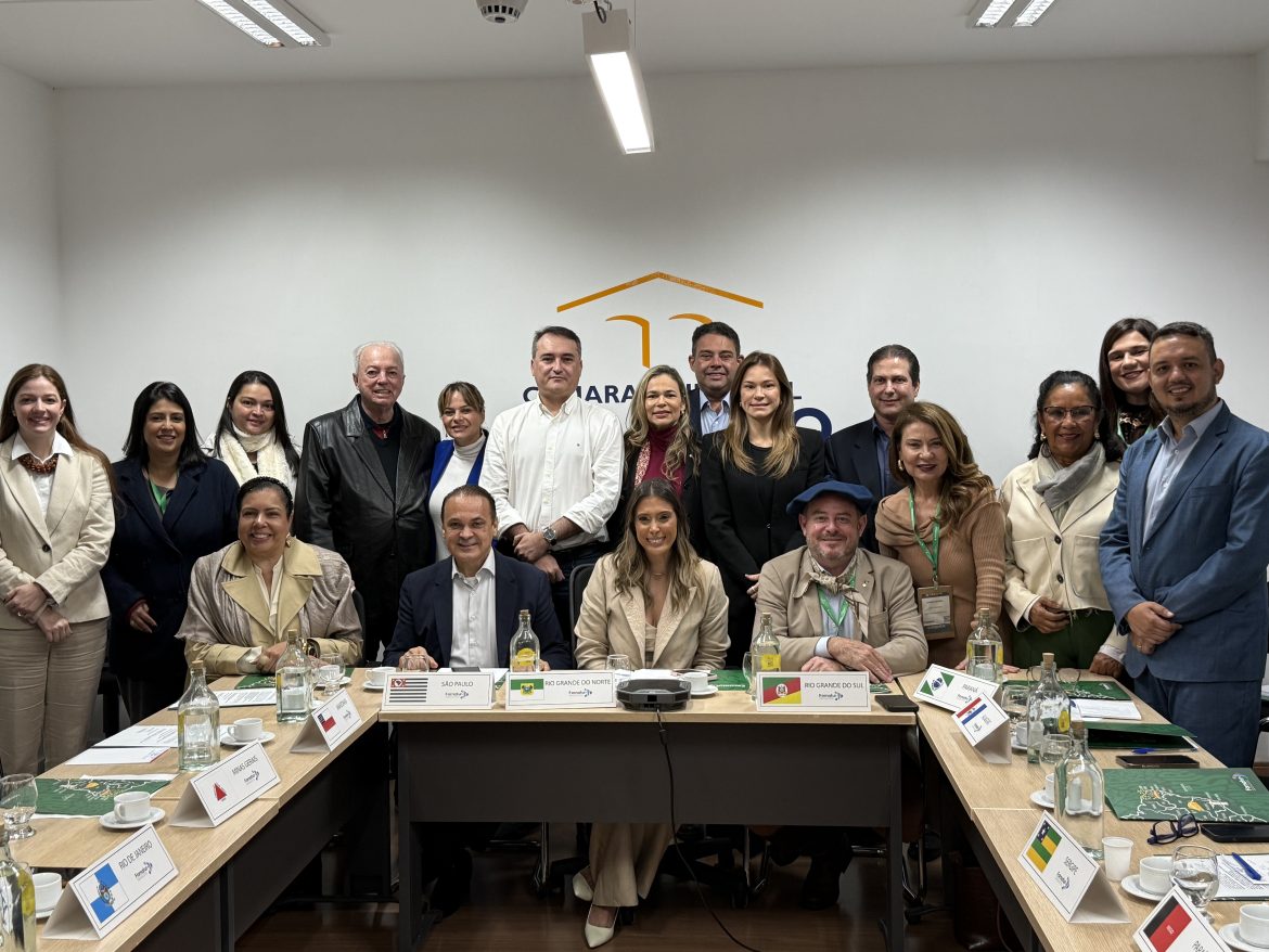 representantes de secretarias de turismo de todo o brasil participaram do encontro em gramado ascom setur rj