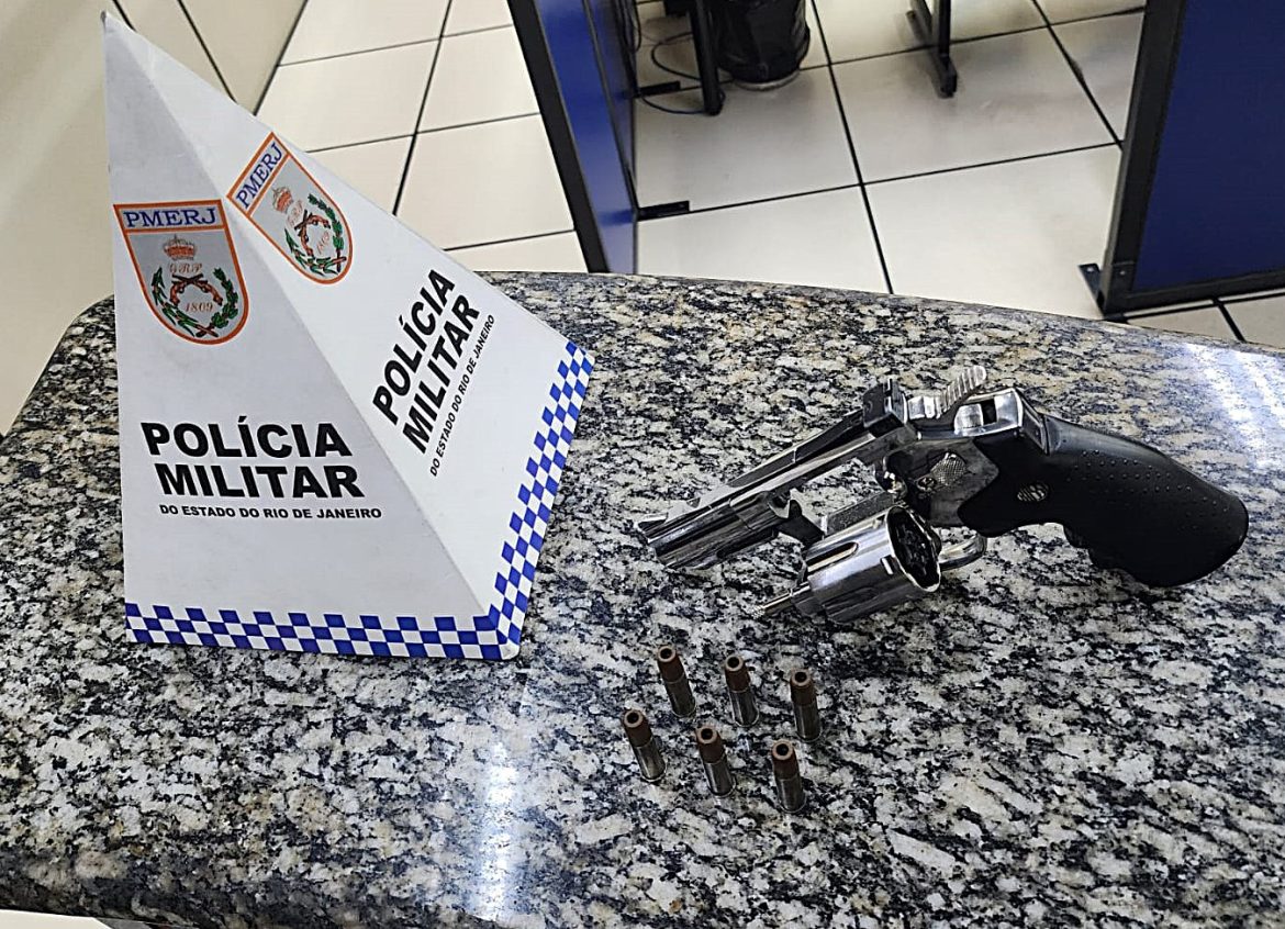 17.cf.res.polÍcia.homem é detido com simulacro.divulgaÇÃopm