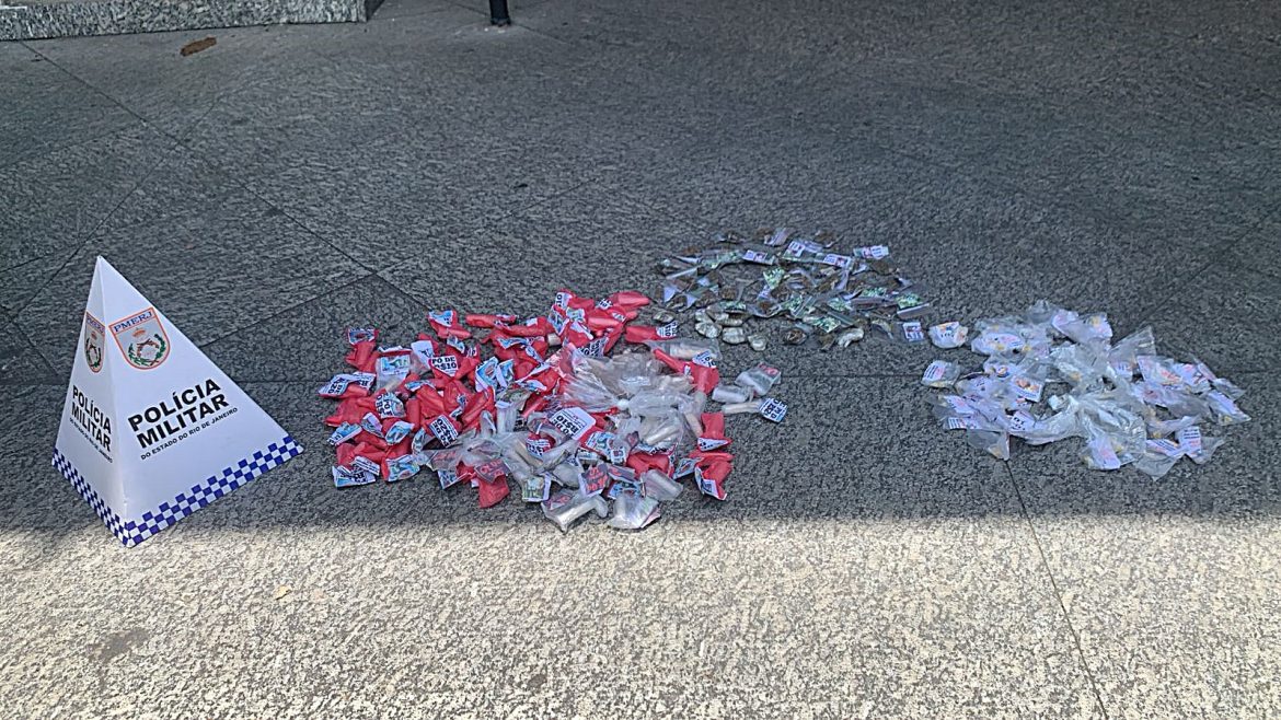 20.cf.res.polÍcia.suspeitos fogem da pm e abandonam drogas.divulgaÇÃopm