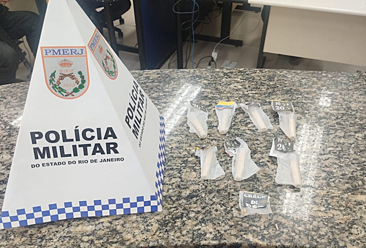 22.cf.res.polÍcia.pm prende homem suspeito de tráfico.divulgaÇÃopm