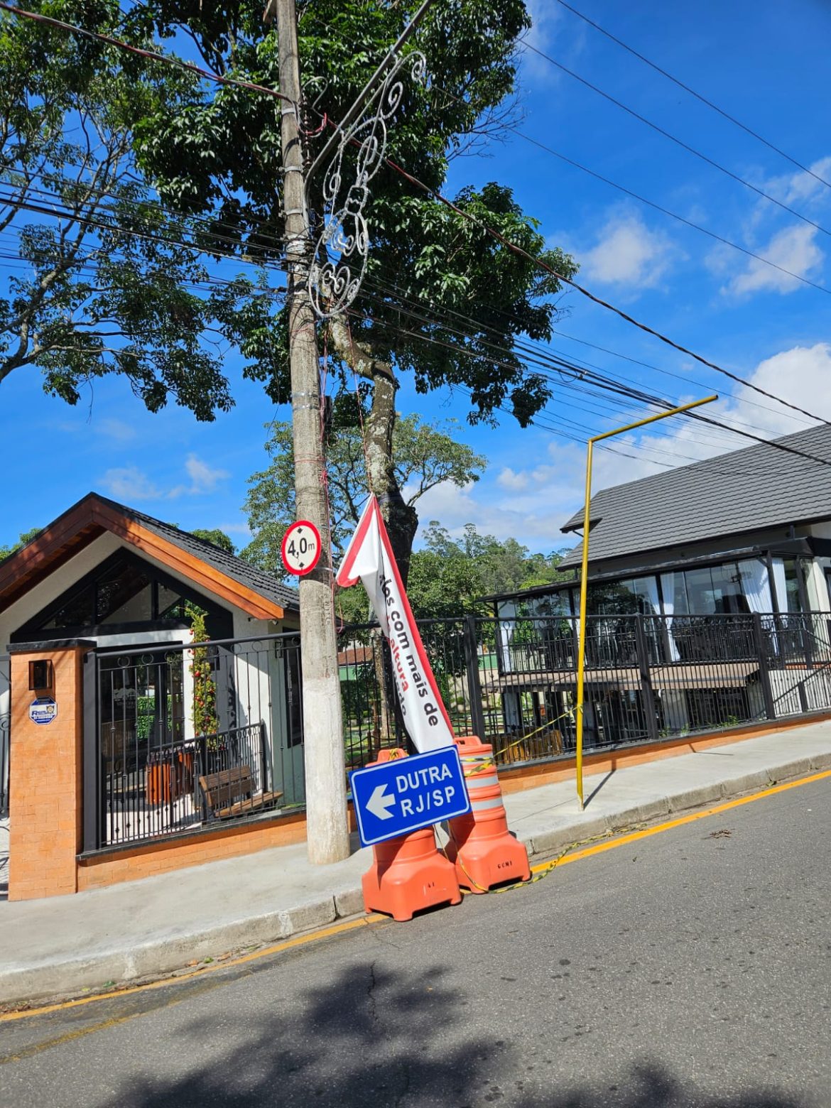 28.cf.res.cidades.caminhão derruba placa.1.placa.divulgaÇÃopmi