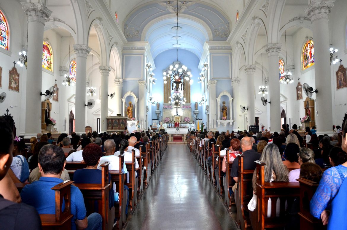 29.cf.res.cidades.festa da padroeira movimenta resende.1.festa.raimundobrasil´pmr