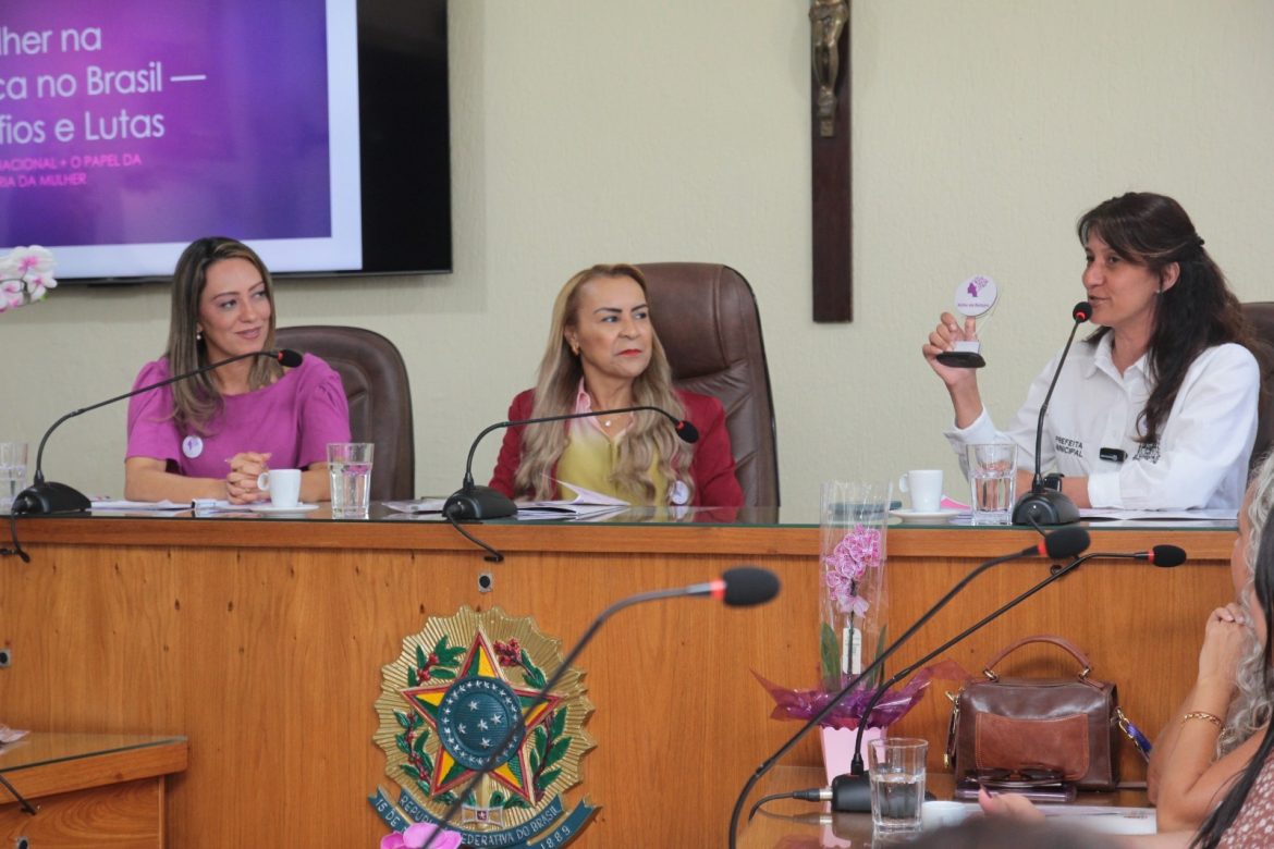 33 polÍtica prefeita kátia miki é homenageada em encontro que debate violência política de gênero joão vitor dias secom1