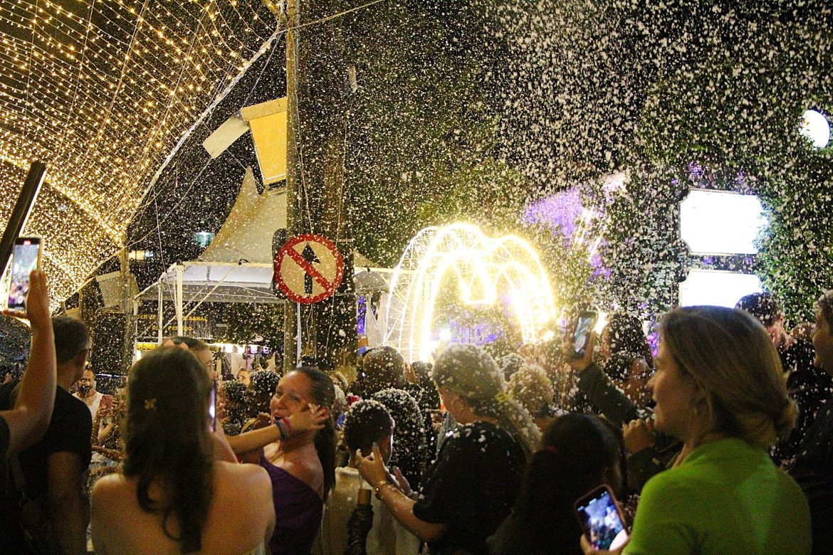 44.cf.res.cidades.neve em penedo e parada de natal.1.neve.redessociais