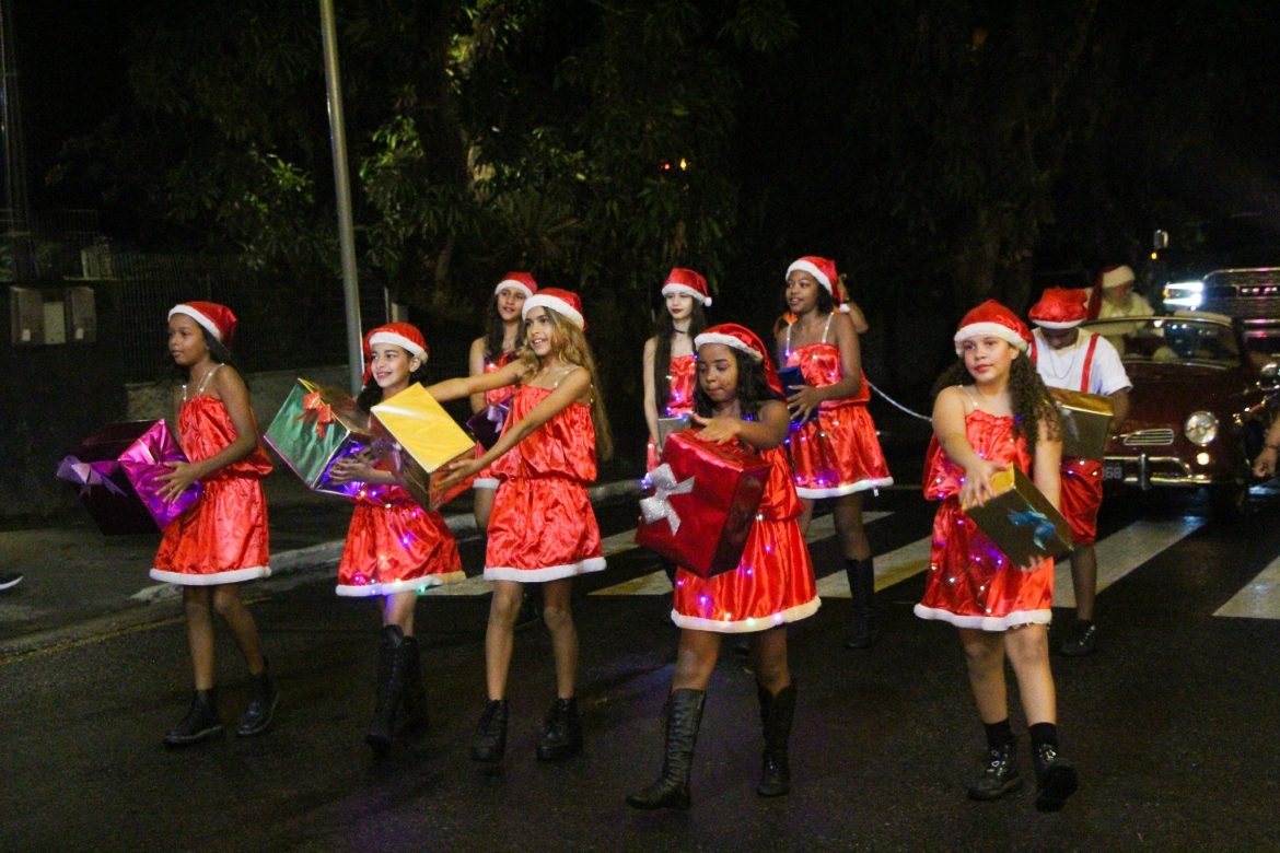 44.cf.res.cidades.neve em penedo e parada de natal.2.parada.redessociais (2) 44.cf.res.cidades.neve em penedo e parada de natal.2.parada.redessociais (2)