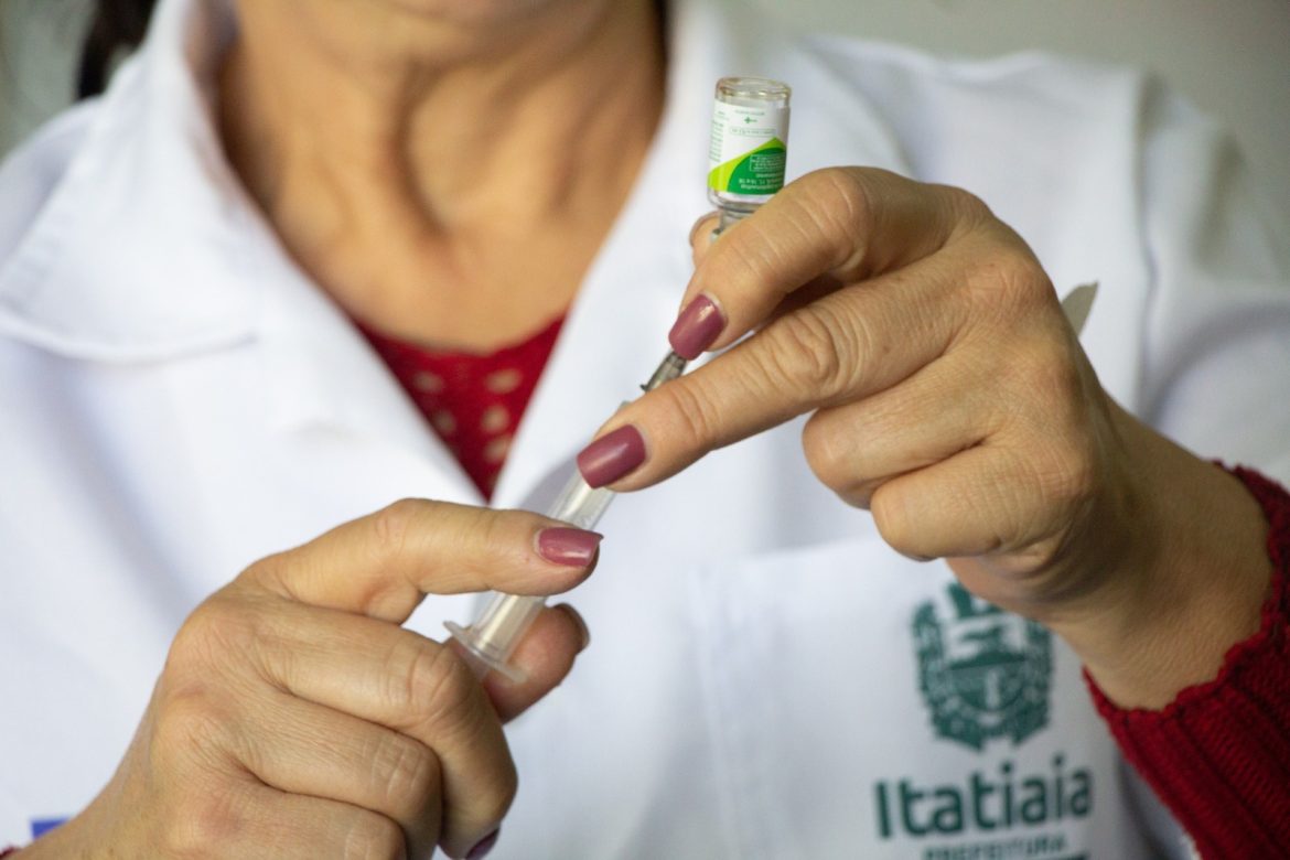 46.cf.res.cidades.resende e itatiaia iniciam vacinação.1.vacina.divulgaÇÃopmi