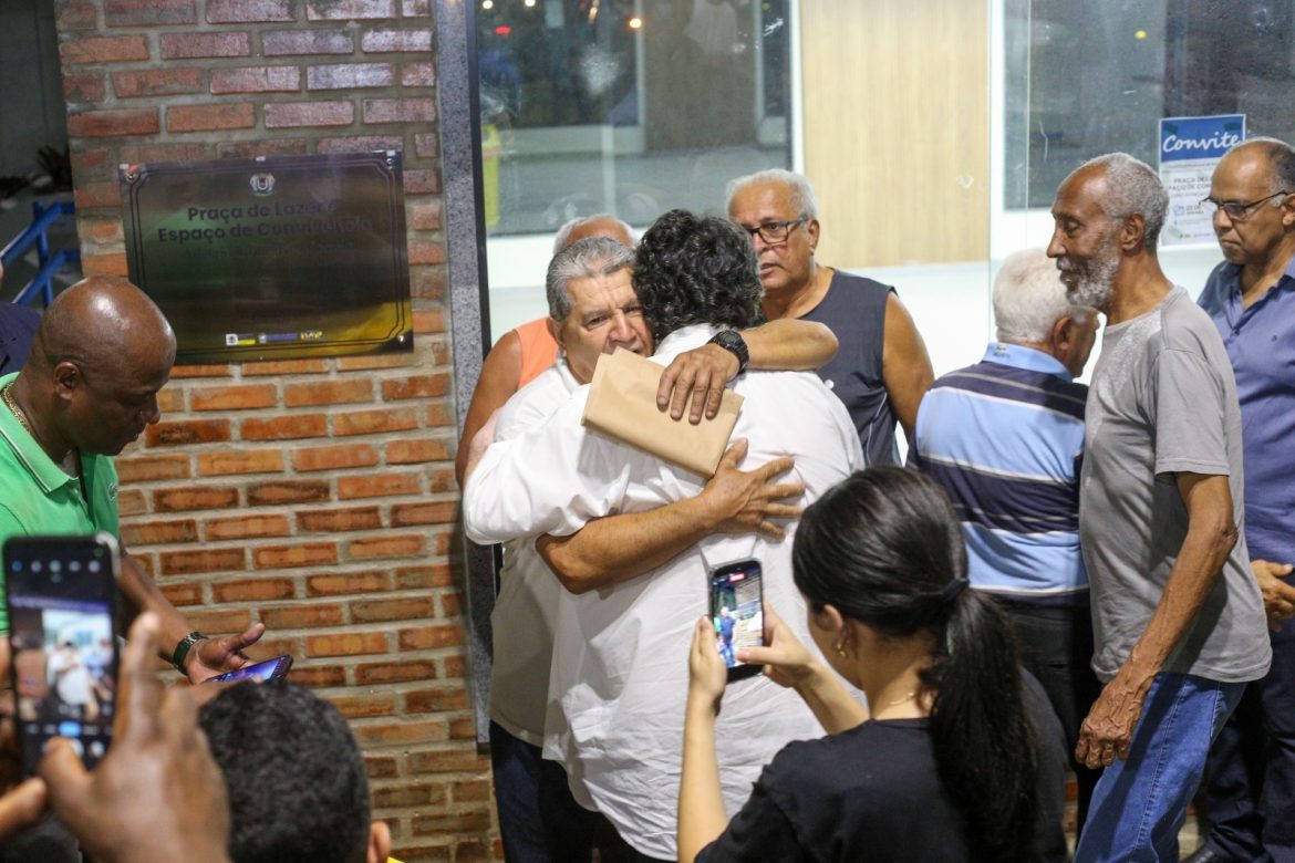 56.cf.res.cidades.neto entrega praça revitalizada.1.neto.adrianacÓpiopmvr