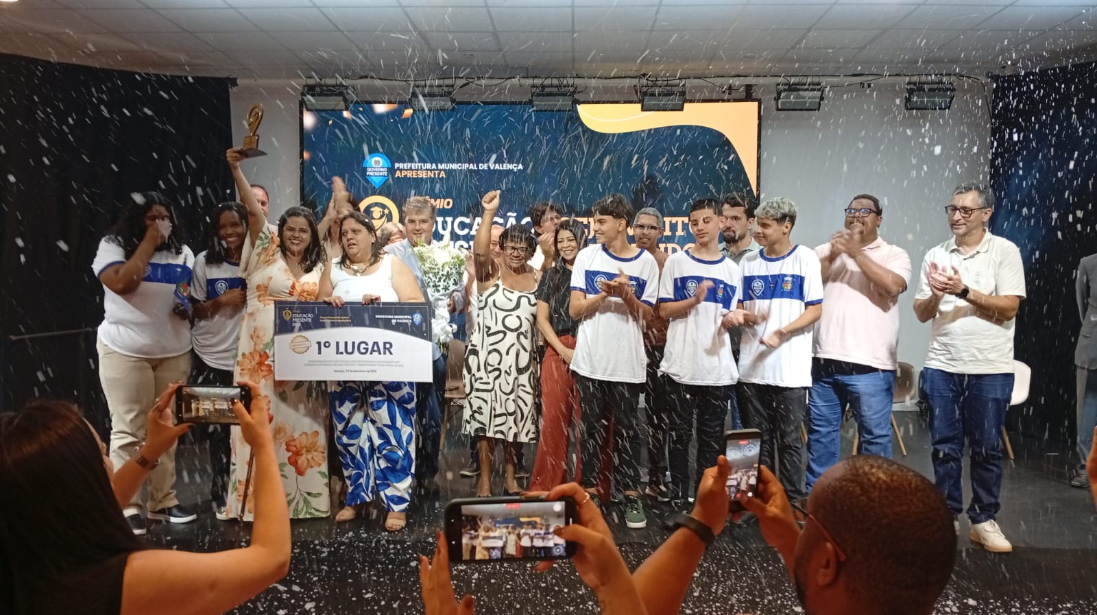 79.cf.res.cidades.prefeitura de valença premia dez escolas.1.primeirolugaar.divulgaÇÃopmv