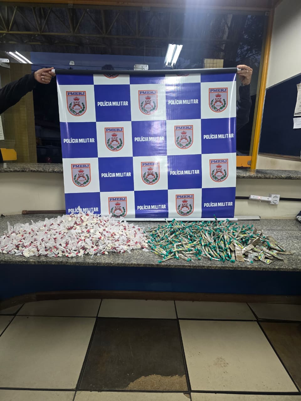 ação integrada resulta na apreensão de mais de 6 kg de drogas e na prisão de três suspeitos em miguel pereira divulgação1 ação integrada resulta na apreensão de mais de 6 kg de drogas e na prisão de três suspeitos em miguel pereira divulgação1