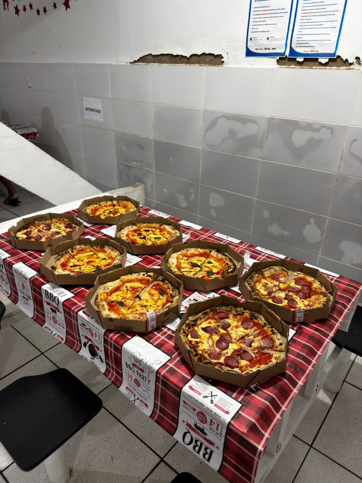 ação ‘pizza solidária’ leva alimento e acolhimento a pessoas em situação de rua em volta redonda divulgaÇÃo11