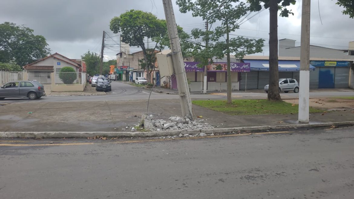 caminhão atinge poste e provoca rompimento da rede elétrica na cidade alegria, em resende divulgação1