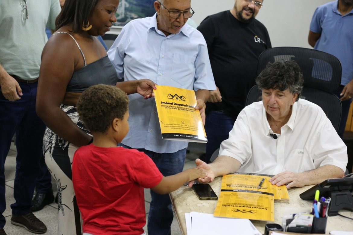 garante rgi a 13 famílias da fazendinha adriana cópio secom1 garante rgi a 13 famílias da fazendinha adriana cópio secom1