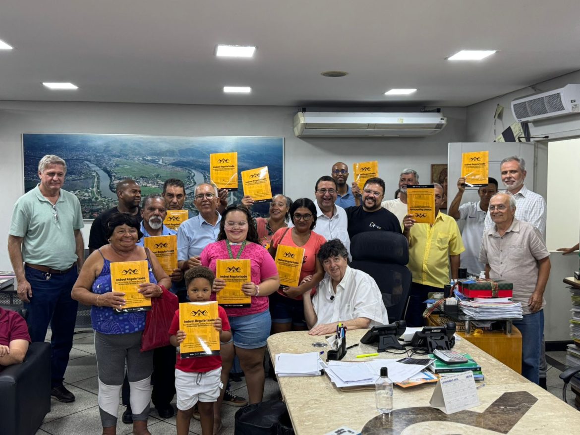 garante rgi a 13 famílias da fazendinha adriana cópio secom11 garante rgi a 13 famílias da fazendinha adriana cópio secom11