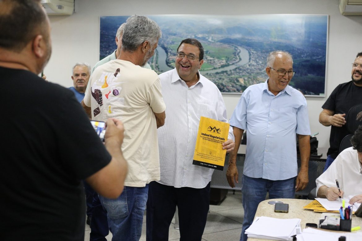 garante rgi a 13 famílias da fazendinha adriana cópio secom13 garante rgi a 13 famílias da fazendinha adriana cópio secom13