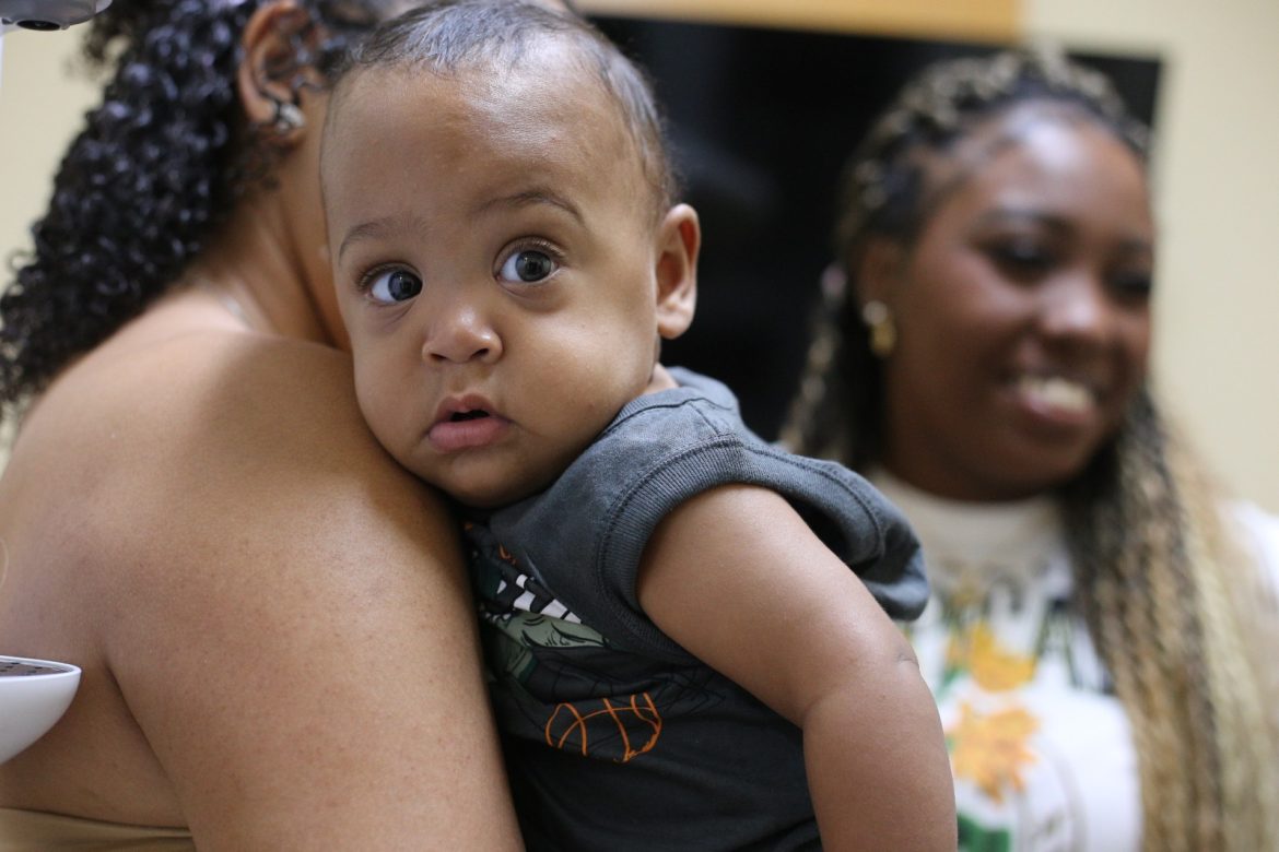 importância do banco de leite de volta redonda é destacada por mãe de prematuros adriana cópio secom1 importância do banco de leite de volta redonda é destacada por mãe de prematuros adriana cópio secom1