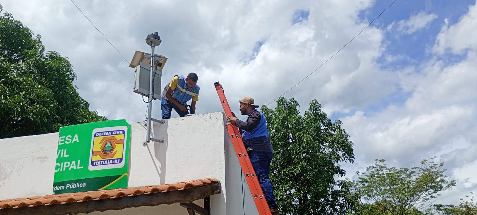 manutenção do pluviômetro de itatiaia divulgação redes sociais