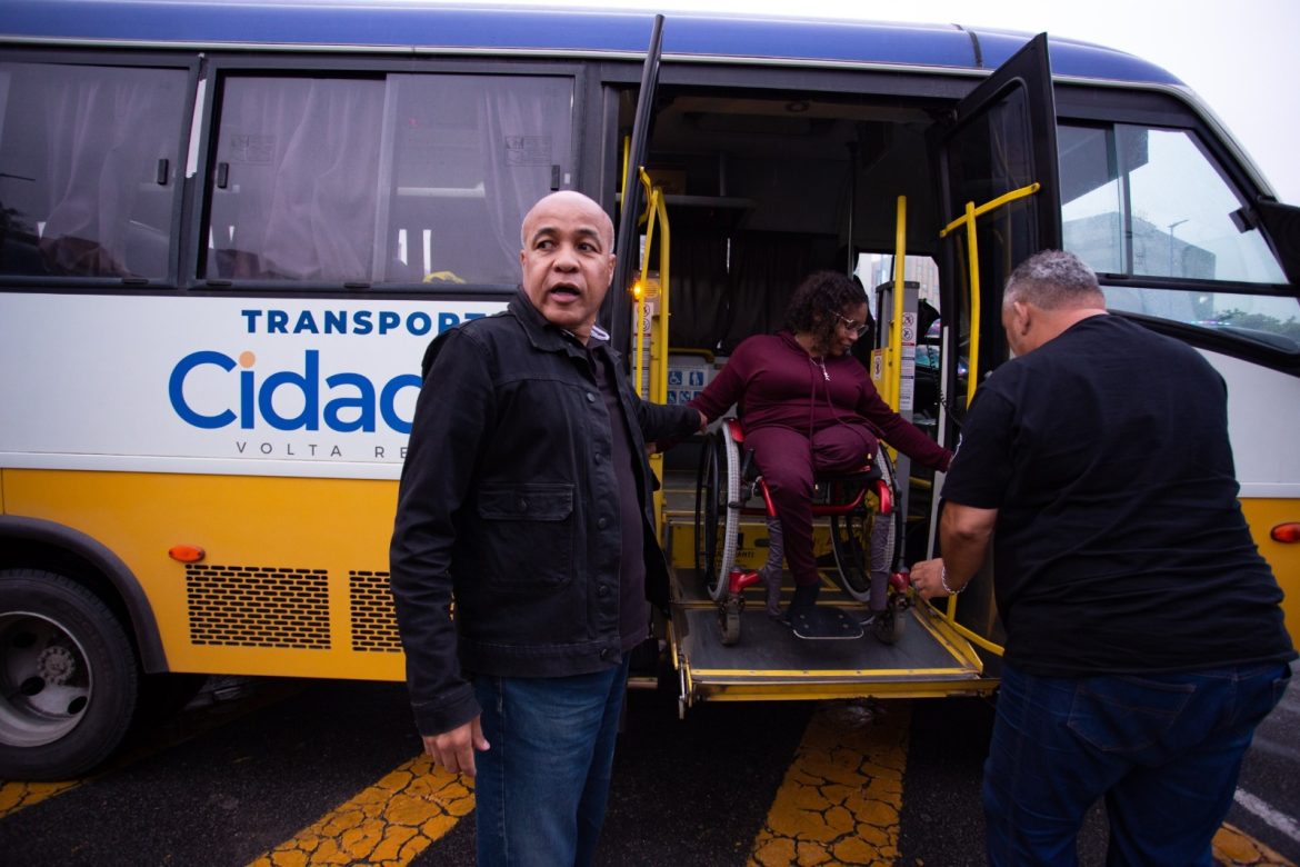 natal inclusivo leva crianças com deficiência à casinha do papai noel em volta redonda cris oliveira secom