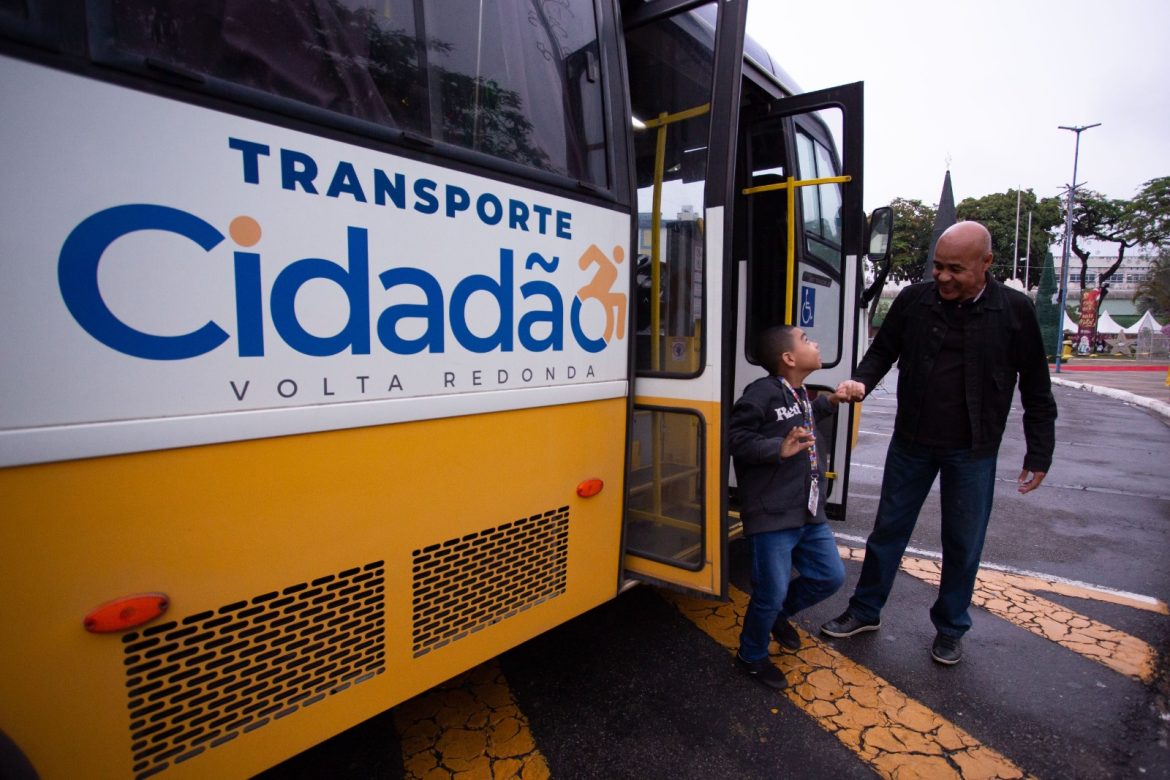 natal inclusivo leva crianças com deficiência à casinha do papai noel em volta redonda cris oliveira secom1