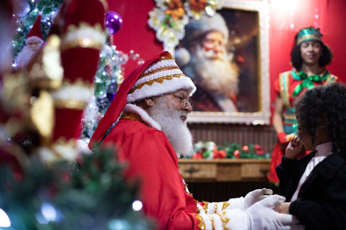 natal inclusivo leva crianças com deficiência à casinha do papai noel em volta redonda cris oliveira secom111