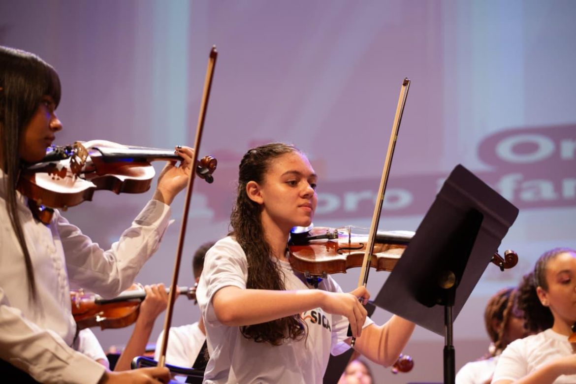 notas concerto natalino lota teatro em volta redonda cris oliveira secom