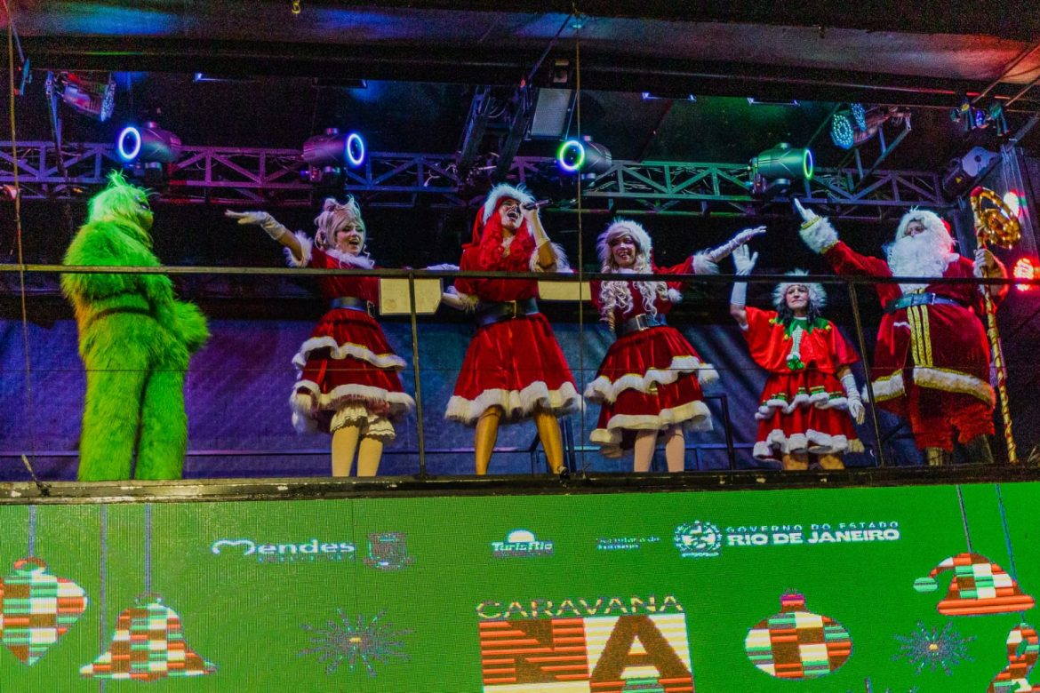 personagens de temática natalina fazem a alegria das famílias crédito ascom setur rj