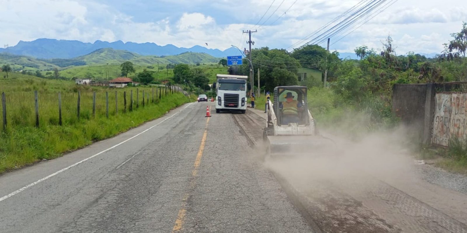 volta redonda inicia obra de recapeamento da estrada roma–getulândia secom pmvr