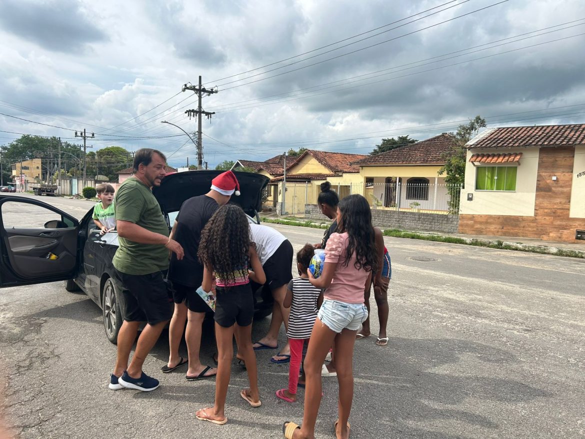 ‘doevr’ promove ação ‘natal pra cada lar’ e leva alegria a comunidades de volta redonda e região divulgação