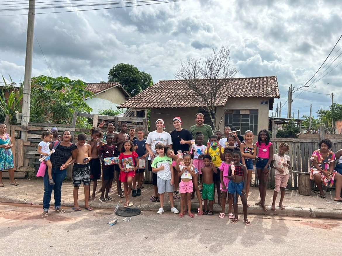‘doevr’ promove ação ‘natal pra cada lar’ e leva alegria a comunidades de volta redonda e região divulgação1