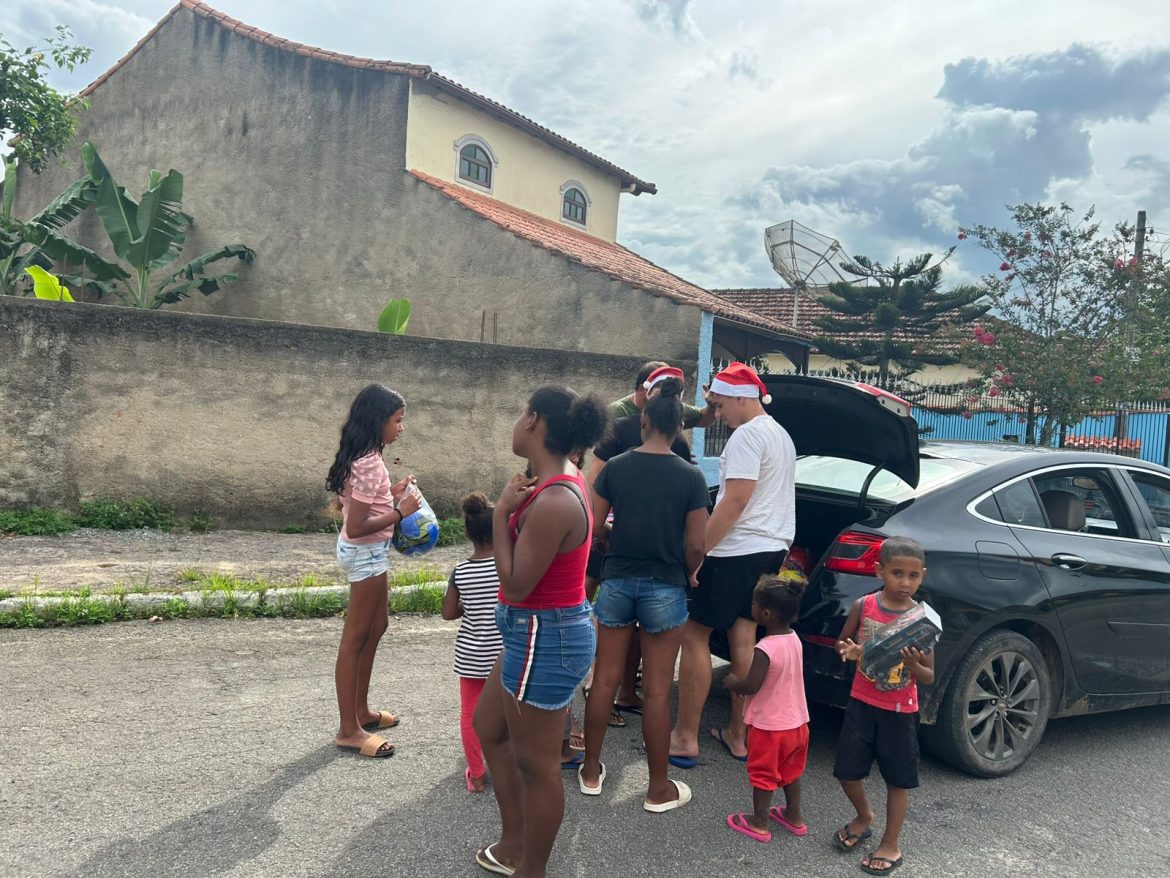 ‘doevr’ promove ação ‘natal pra cada lar’ e leva alegria a comunidades de volta redonda e região divulgação11