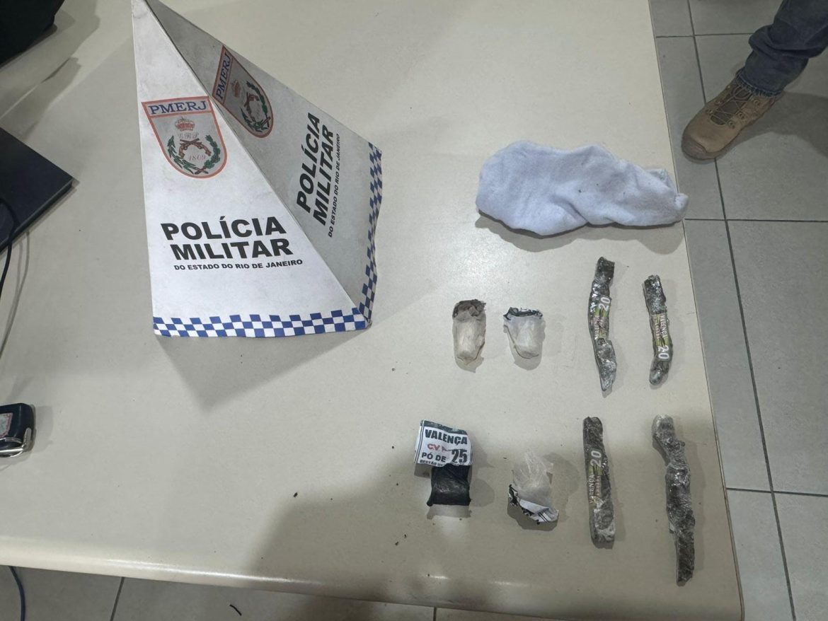 15 polÍcia polícia apreende drogas em conjunto habitacional divulgaÇÃo1