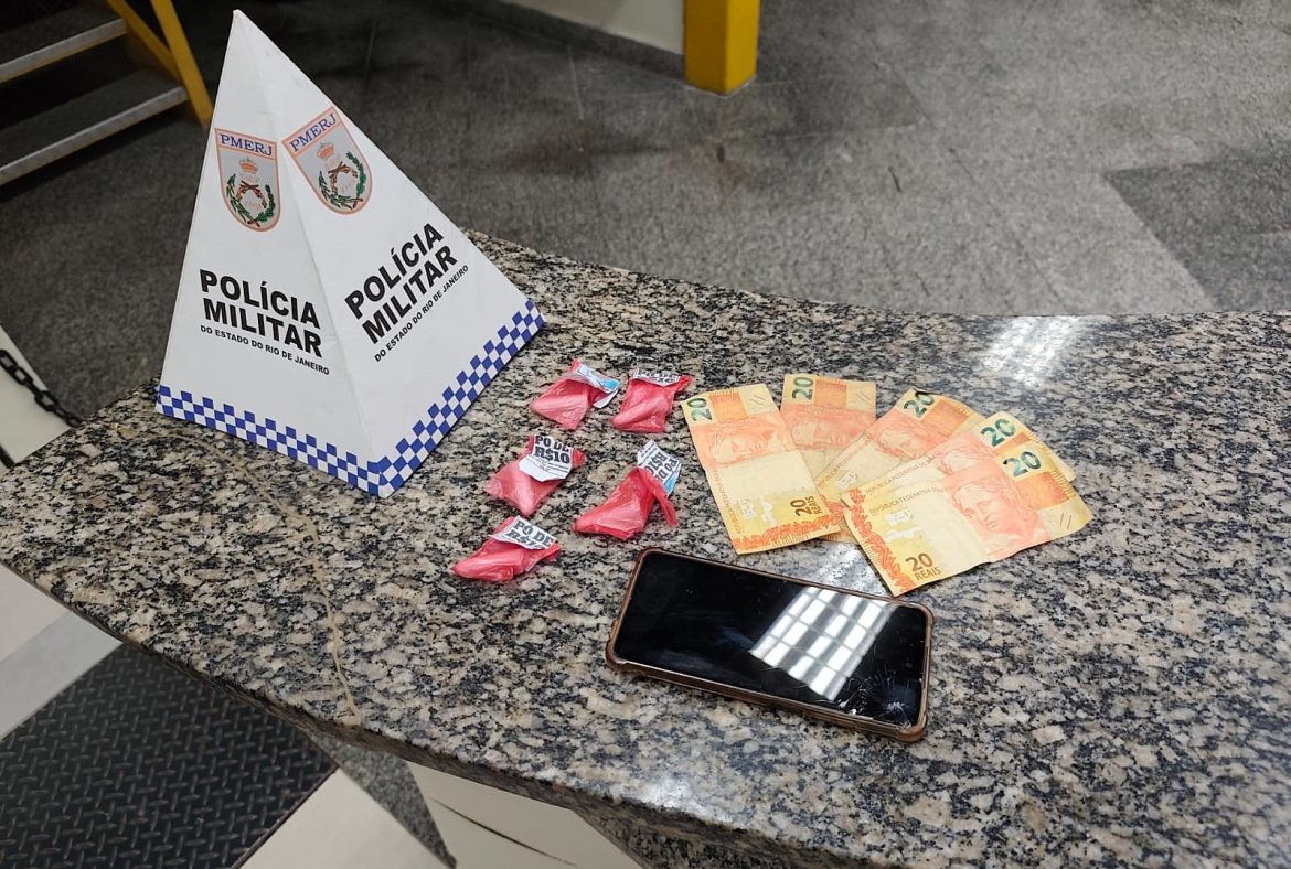 19.cf.res.polÍcia.homem é preso suspeito de tráfico.divulgaÇÃopm