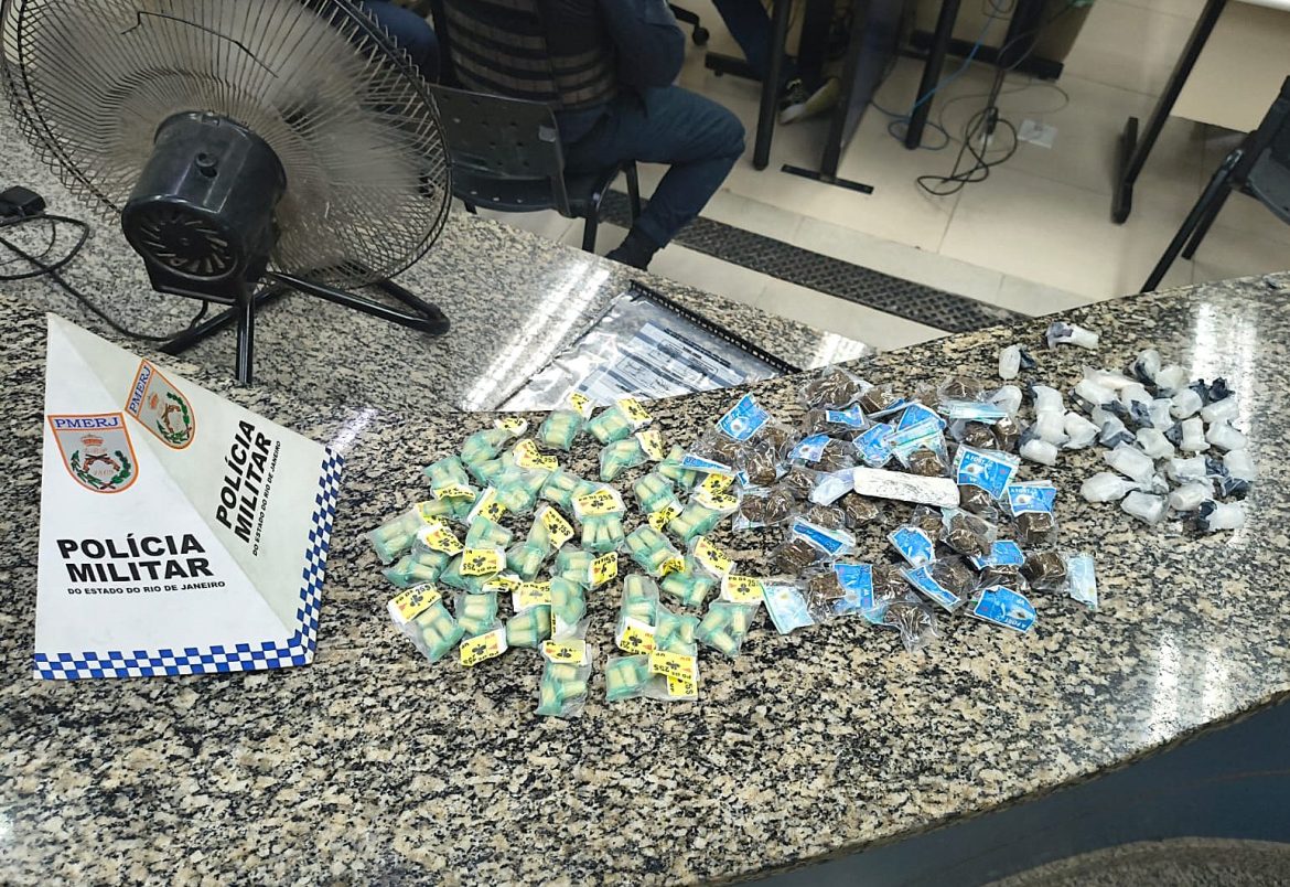 19.cf.res.polÍcia.pm apreende cocaína e maconha.divulgaÇÃopm