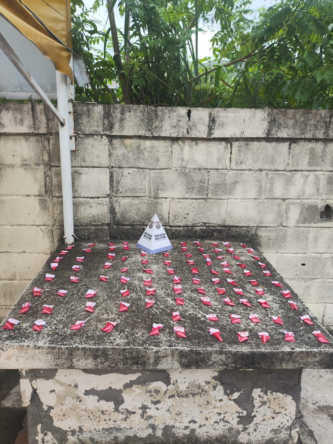 20 c polÍcia polícia militar apreende material entorpecente no município após denúncia divulgação