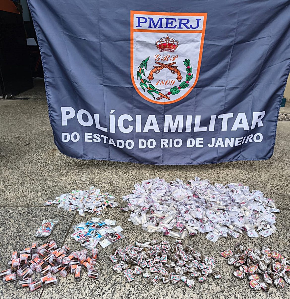 22.cf.res.polÍcia.pm prende dois suspeitos por tráfico.divulgaÇÃopm