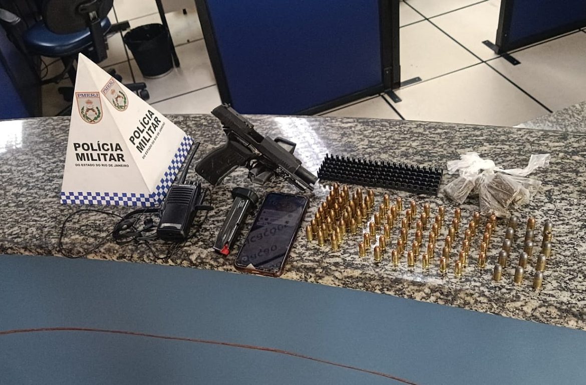 23.cf.res.polÍcia.homem é preso com quase um quilo de drogas.divulgaÇÃopm