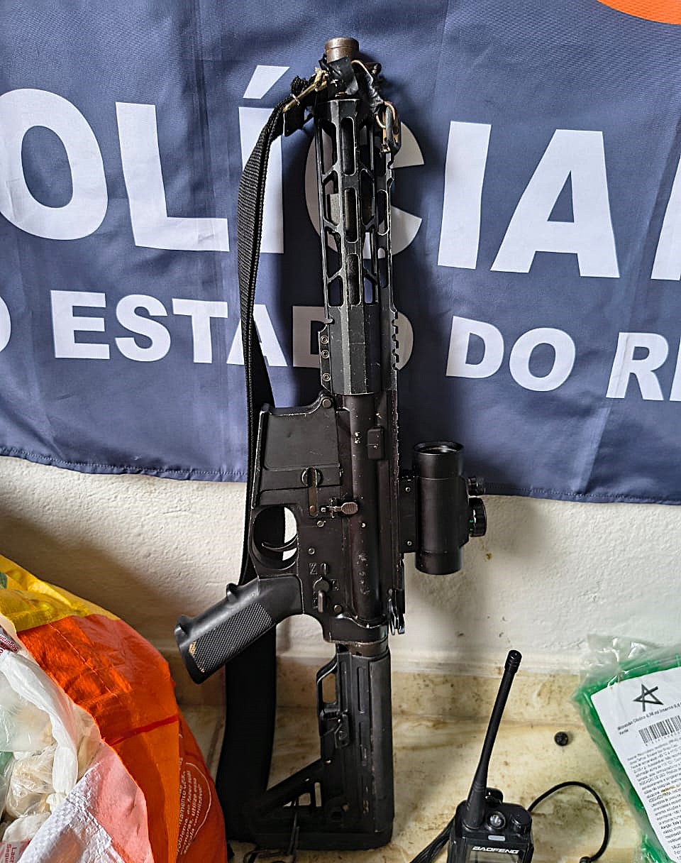 23.cf.res.polÍcia.pm apreende fuzil.1.fuzil.divuulgaÇÃopm