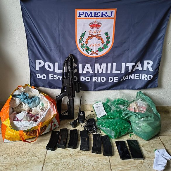 23.cf.res.polÍcia.pm apreende fuzil.2.drogas.divuulgaÇÃopm