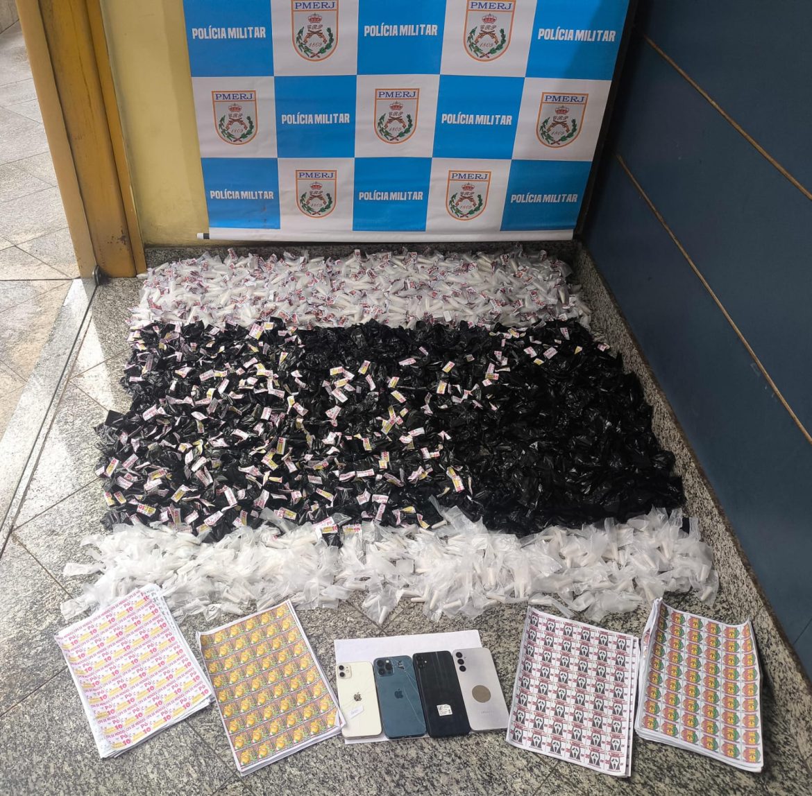 25 polÍcia três suspeitos detidos com mais de 3,3 kg de cocaína em mendes divulgaÇÃo