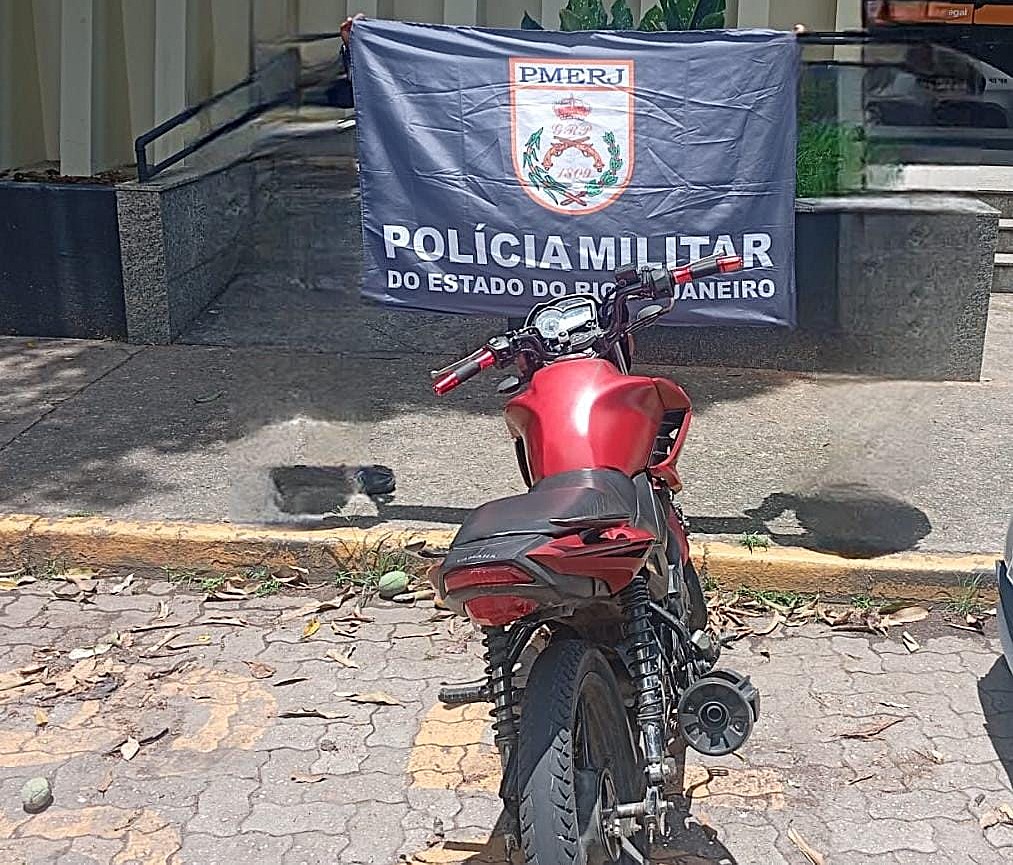29.cf.res.polÍcia.pm recupera moto furtada.1.moto.ddivulgaÇÃopm