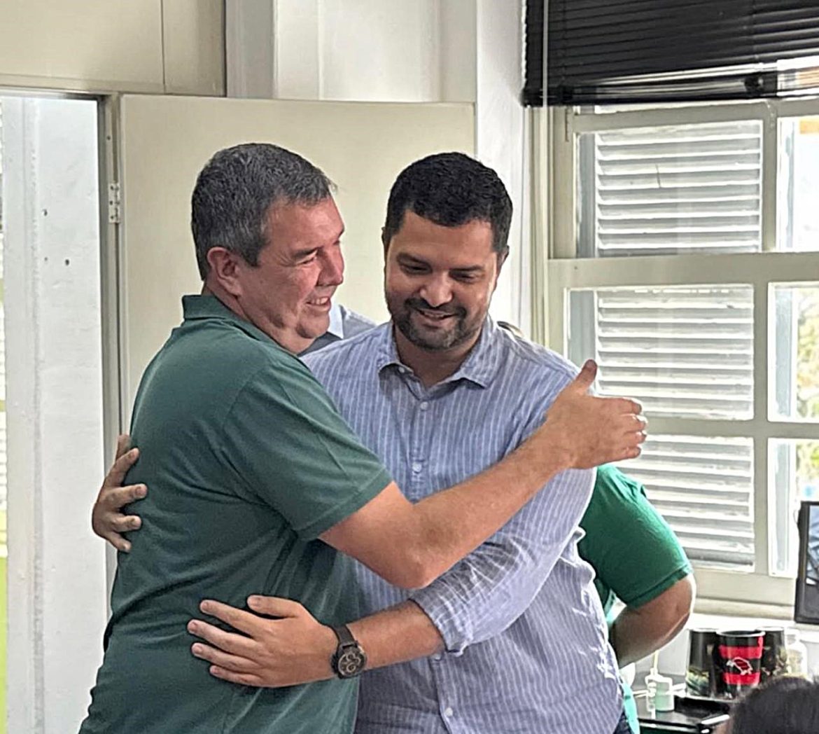 29.cf.res.polÍtica.prefeito de itatiaia recebe governador.1.prefeito.redessociais